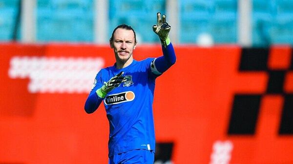 Матвей Сафонов и Станислав Агкацев встретились на пляже