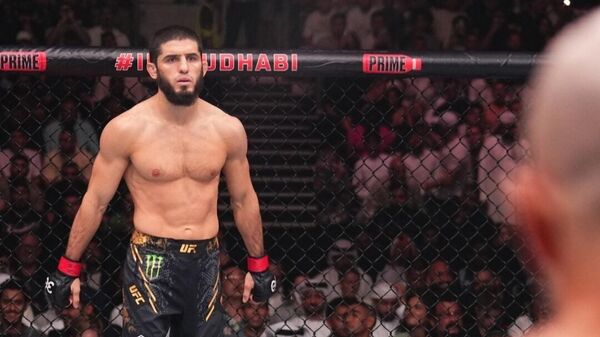 Комментатор UFC Аник поставил Махачева в число величайших бойцов