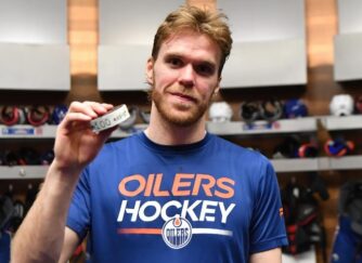 НХЛ назвала Коннора Макдэвида первой звездой недели